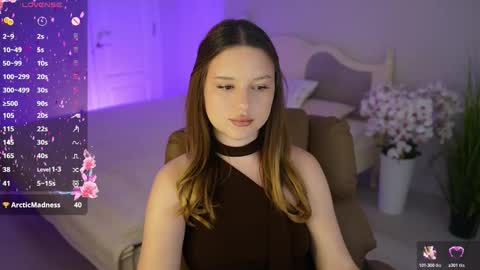 milanamoons online show from March 30, 10:15 am