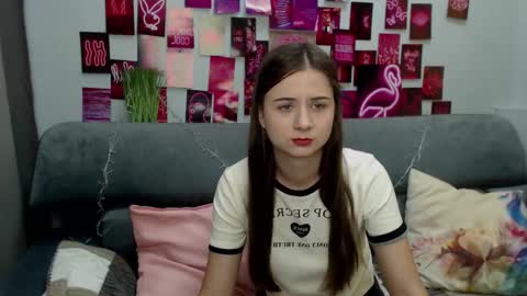 milanaroz online show from September 19, 4:49 am