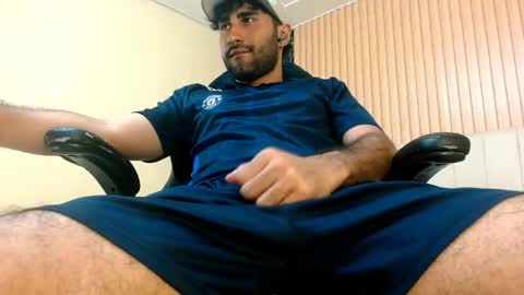 milanzaire online show from December 19, 2:07 am