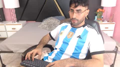 milanzaire online show from September 24, 11:33 pm