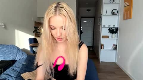 Snapshot of mildaleggette chatting on October 8, 1:28 pm Millla online show from October 8, 1:28 pm