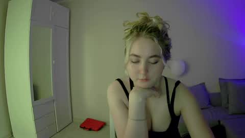 Milena new nonude shy blonde natural online show from May 22, 8:26 pm