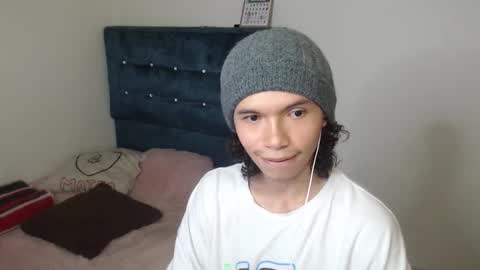 milesxoxo6969 online show from October 18, 8:46 pm