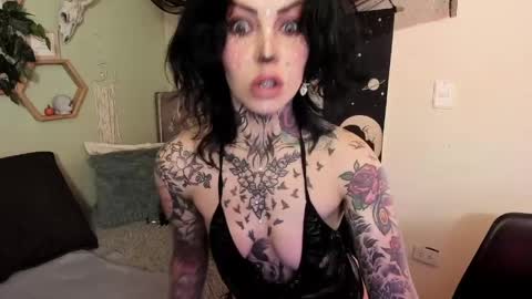 Isabella online show from May 20, 1:50 pm