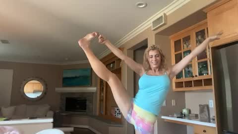 milfyogi online show from July 15, 4:00 pm