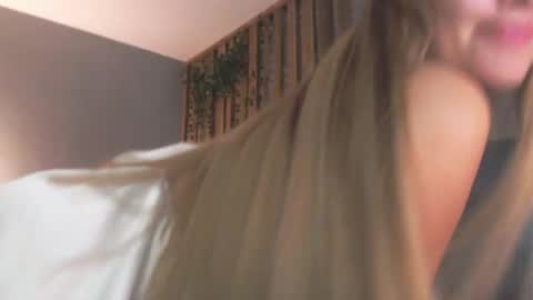 milk_bunny_ online show from March 4, 10:34 am