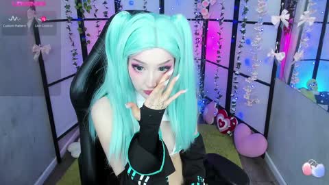 milky cute online show from February 3, 9:50 pm