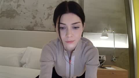 milla bella online show from February 9, 8:44 pm