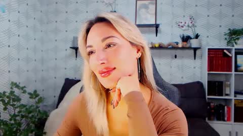 Snapshot of millaxqueen chatting on October 26, 3:23 pm MillaXQueen online show from October 26, 3:23 pm