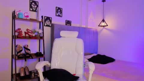 miller_vanessa_ online show from February 25, 10:02 pm