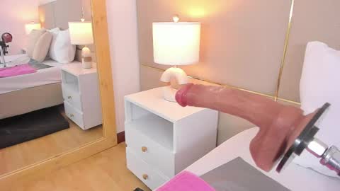 Chloe Miller online show from April 29, 2:11 pm