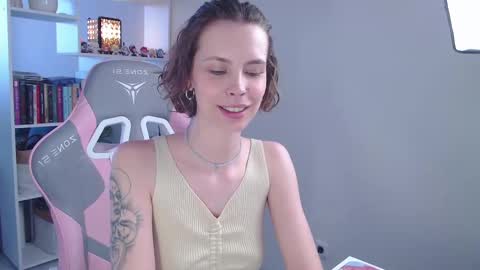 Snapshot of milly_ross23 chatting on February 24, 6:38 am Milly online show from February 24, 6:38 am