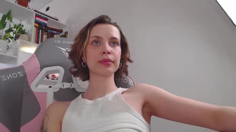 Snapshot of milly_ross23 chatting on March 1, 9:51 am Milly online show from March 1, 9:51 am