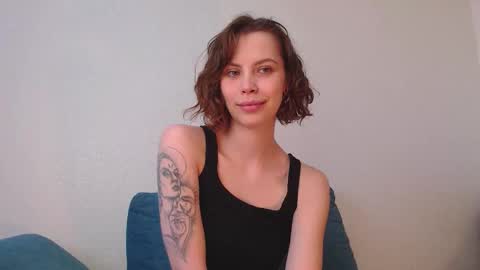 Snapshot of milly_ross23 chatting on October 14, 7:11 am Milly online show from October 14, 7:11 am