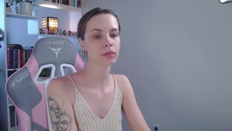 Snapshot of milly_ross23 chatting on February 17, 7:15 am Milly online show from February 17, 7:15 am