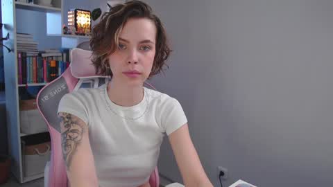 Snapshot of milly_ross23 chatting on January 14, 7:06 am Milly online show from January 14, 7:06 am