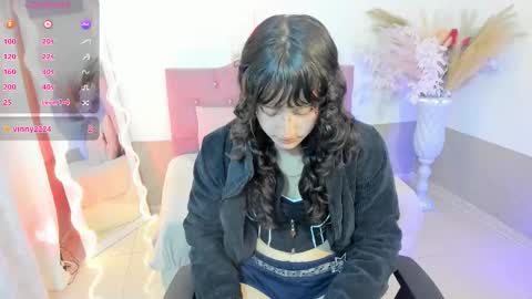 mily_tay online show from March 28, 12:17 pm