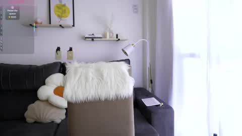 Mimi online show from November 4, 1:45 pm