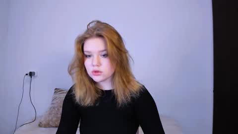 hi Im Mina  online show from October 28, 10:33 pm