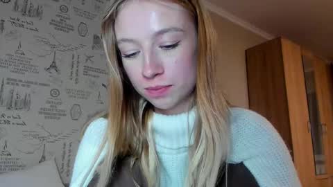 Snapshot of minidiva_ chatting on October 12, 8:00 pm Amelia online show from October 12, 8:00 pm