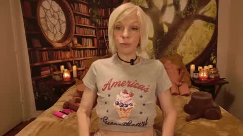 Tessa Rae online show from June 12, 10:47 am