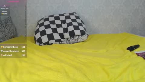 mira_one_ online show from February 14, 3:47 pm