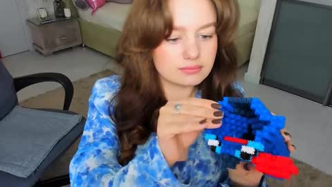 Emma online show from March 8, 10:45 pm