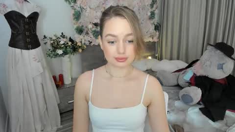 Emma online show from November 2, 10:04 am