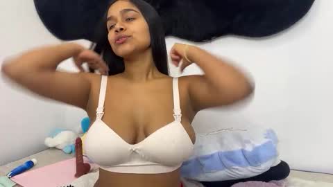 Snapshot of mirella_beck chatting on September 21, 4:49 am Mirella online show from September 21, 4:49 am