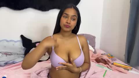 Snapshot of mirella_beck chatting on October 9, 1:44 am Mirella online show from October 9, 1:44 am