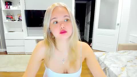 Snapshot of miss__selena chatting on October 27, 5:02 pm miss__selena online show from October 27, 5:02 pm