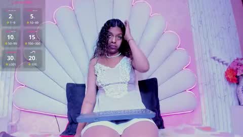 miss__smith_ online show from November 3, 3:24 pm