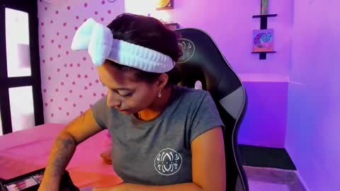 Snapshot of miss_akemi chatting on September 10, 1:34 pm Akemi 3 online show from September 10, 1:34 pm