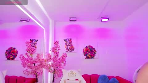 Snapshot of miss_dolly1 chatting on February 24, 12:05 pm Melanie online show from February 24, 12:05 pm