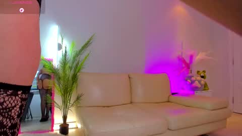 Elia online show from March 15, 5:05 pm