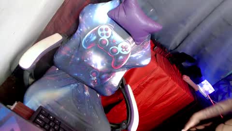 miss_ephrail online show from April 11, 2:21 pm