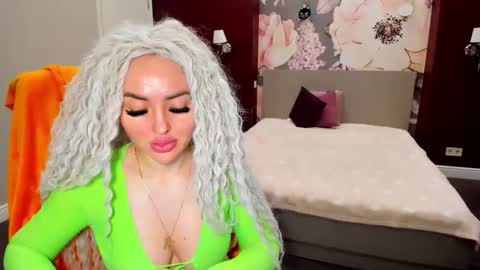 Snapshot of miss_kiten chatting on September 11, 7:04 pm miss_kiten online show from September 11, 7:04 pm