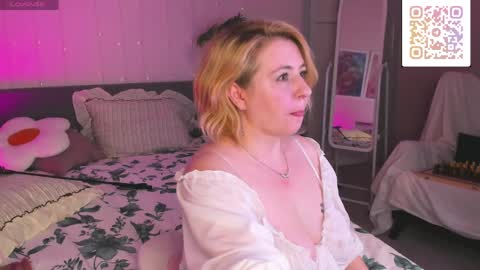 miss_lisaa online show from May 20, 3:03 am