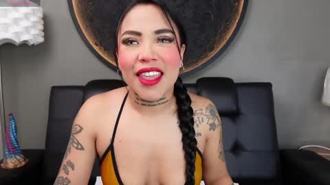 Vaiolette online show from May 20, 11:16 am