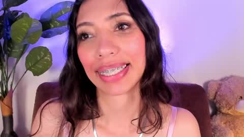 Miss Veronica online show from April 20, 1:25 pm