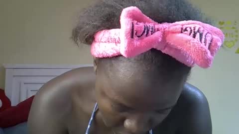 misscandy352_ online show from April 13, 9:57 am