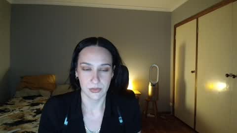 Snapshot of misscarmilla444 chatting on September 25, 4:08 am MissCarmilla444 online show from September 25, 4:08 am