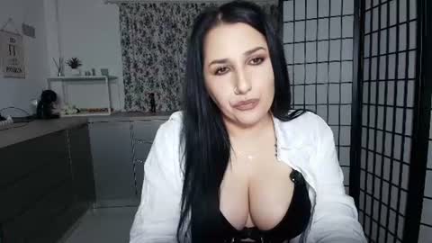 Miss online show from June 23, 9:32 pm