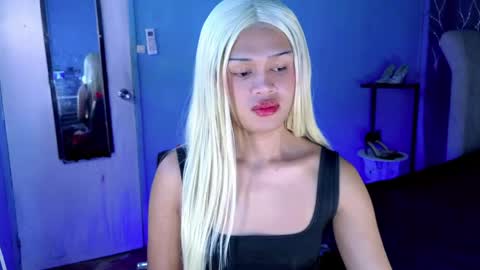 im your queen steffie online show from April 12, 9:35 am