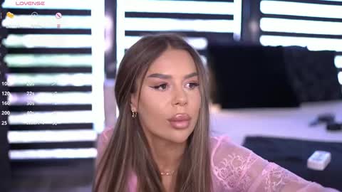misskiarra online show from May 26, 7:58 am