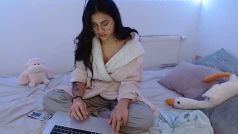 kylie online show from December 31, 9:50 pm