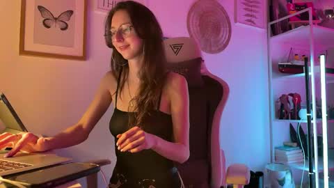 misslalii online show from May 26, 7:42 pm