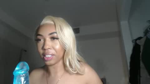 kourtn3ylov3  twitter online show from February 3, 2:53 am