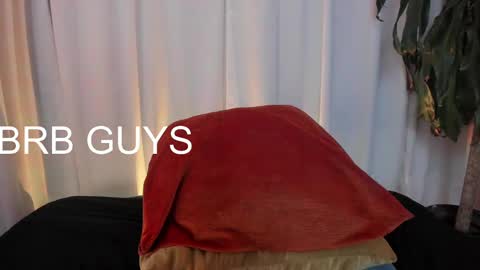 i am lyn online show from February 18, 10:38 am