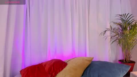 i am lyn online show from March 1, 3:21 am